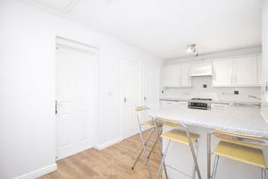 Kitchen/Breakfast Room- click for photo gallery